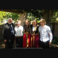 Latvietības sajūta Austrālijā un Latvijā: Grosu dzimta