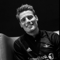 Plutselig ringer RBK-profilens mobil: - Du skal fly om få timer