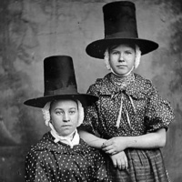 BALALAIKA: Høye hatter på kino