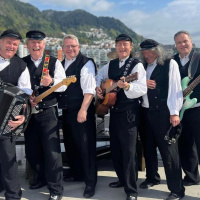 Ausekarane spiller opp til dans i Fitjar og Rosendal