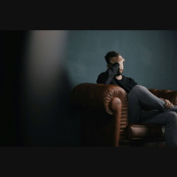 Kā iedrošināt vīriešus runāt par veselības problēmām un vērsties pēc palīdzības