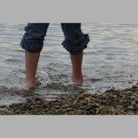 Pēdu veselībai ārsts mudina pēc iespējas vairāk staigāt ar basām kājām