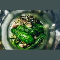 Fermentēšana: speciāliste iesaka sākt ar vienkāršo - ieskābēt gurķus