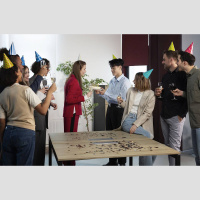 Kā nosvinēt individuālus un kopīgus panākumus darba vidē?