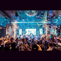 Korporatīvā ballīte: vai kopā būšana ar kolēģiem satuvina vai attālina?