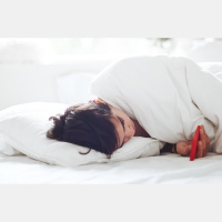 Kā tikt pie kvalitatīva miega, ja modernas sabiedrības dzīvesstils ir klaji pretrunā tam