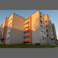 Daudzdzīvokļu namu renovācija Latvijas mazpilsētās