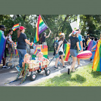 Živeti in delati družine: ljubezen med skrbjo in nasiljem, med državno regulacijo in svobodno izbiro