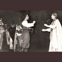 Dailes teātris. Pirmie 50 gadi aizrit Eduarda Smiļģa zīmē. Otrā saruna