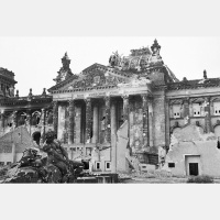 Otrais pasaules karš: Vācijas kapitulācija 1945. gada pavasarī