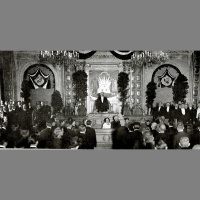 1920. gadā darbu sāk Latvijas Satversmes sapulce. Tās pirmie veicamie darbi