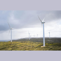 Zaļā enerģija un laikapstākļi: lietavu, vēja un saules ietekme elektrības ražošanā