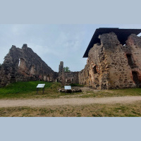 Raunas pils vēstures pētniecība: jaunākie vēsturnieku atklājumi un nākotnes ieceres