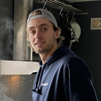 24. Vekas utvalde med Simon Hjelmeset Kirkeeide