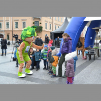 Anketa: Pomagam otrokom v stiski