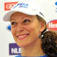 Ilka ima v ognju še dve železi