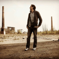 Siniševo delo 01: Padec v evropski prestolnici