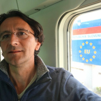 Siniševo delo 04: Sinišo vedno potegnejo z vlaka