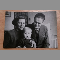 Johansoni: grāmatnieks Andrejs, tiešā zemgaliete Veronika, skolotājs un mūziķis Pāvils