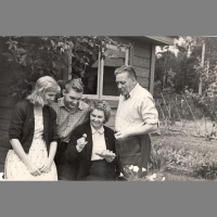 Vazdiku dzimtas fenomens latviešu teātrī