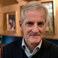 Statsminister Jonas Gahr Støre er gjest i Kontrollutvalget