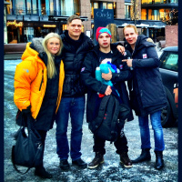 Stian isbader på Aker Brygge