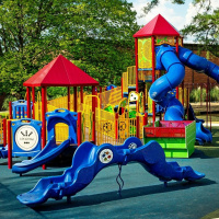 Radio Mladina M34 2019: Kakšen človek nasprotuje gradnji otroškega igrišča?