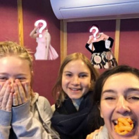 Mandag 05.03 - Oscarkjoler og Ostepop