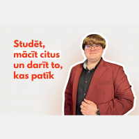 Guntis Ungurs studej pedagogeju i vuica školānus sovā dzymtajā školā Kruoslovā