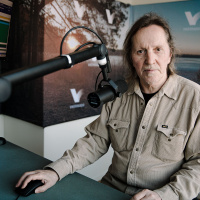 Andres Oja. Külas on Tiina Tomson