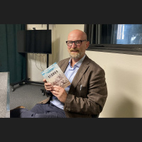 Miks Koljers romānā Stārks atklāj neparastu skatu uz Vidzemes vācbaltisko ainavu