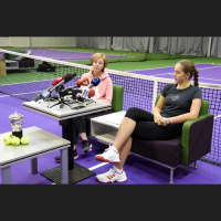 Ostapenko mamma: Aļonai nav un nebūs zvaigžņu slimības