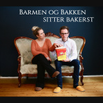 Barmen Og Bakken Sitter Bakerst