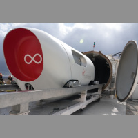 Vakuuma transportlīdzeklis, 6G internets, kontaktlēcu robots un saruna par Tildes Balsi