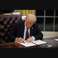 Tramps atgriežas. Gazā sākas 42 dienas ilgs pamiers