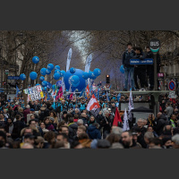 Krievija grasās Baltkrievijā izvietot kodolieročus. Protesti Francijā un nemieri Izraēlā