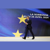 Makrona brīdinājumi par Eiropu. Pie ES durvīm mīņājas jau deviņas valstis