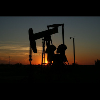 Notikumi pasaulē: Krīt naftas cenas. Dezinformācijas pandēmija 