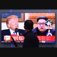 Vēsturiskā Ziemeļkorejas un ASV līderu tikšanās. Iekšpolitiska krīze Maķedonijā