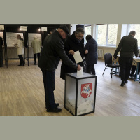 Lietuvā aizvadīta Seima vēlēšanu pirmā kārta. Ķīnas un ES attiecību spriedze tirdzniecībā