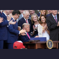 Tramps te atsaka, te sola palīdzību Ukrainai. Ķīna definē savu pozīciju Ukrainas karā