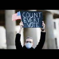 Baidens vai Tramps? Saspringtas gaidas. Sieviešu streiks Polijā