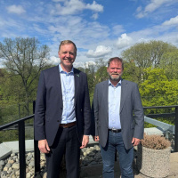 Setter seil for renere kurs 