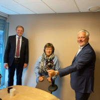 Jobbskaping, 40000 mobiler og vann på avveie