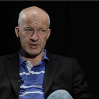 L18T27: Ko Trump igra golf, svetovna politika stagnira