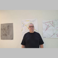 Robotu radītos zīmējumus izstādē piedāvā grafiskais dizainers Egils Mednis