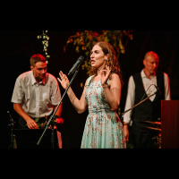 Kā nenogurt no tā, ka esi dzīvs. Dziedātāja Vizma Zvaigzne aicina baudīt kamermūziku