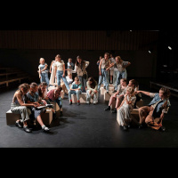 Dejas izrāde Tas viss dzīvo mūsos - par mobingu kustību valodā runā paši skolēni