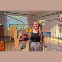 Uzmanību! Uz ceļa strādā! – Džemmai Skulmei veltīta izstāde Siguldā