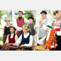 Sveicam Latvijā folkloras kopu ”Guntiņas” no Parīzes!